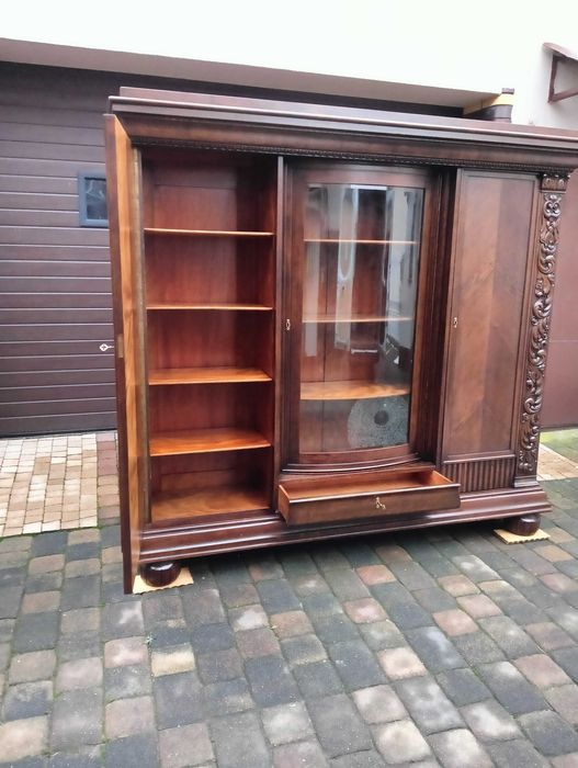 Biblioteka antyk zdobiony gabinet po renowacji