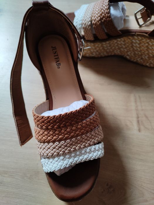 Buty letnie na koturnie