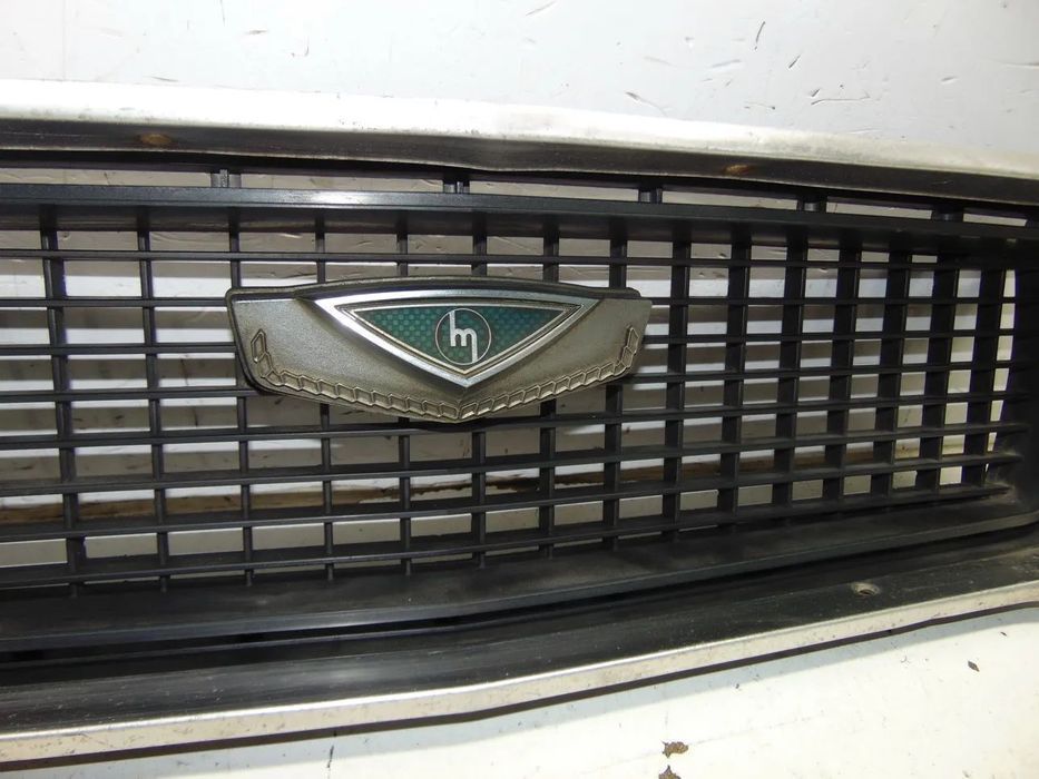 Mazda 818 grelha " usado em bom estado " para venda