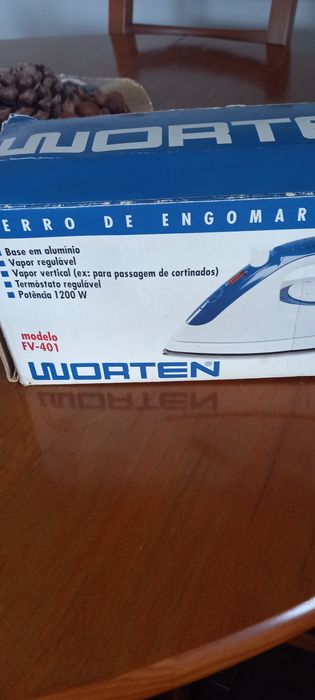 Ferro de engomar a vapor Worten