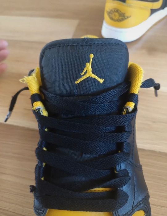 Nike Air Jordan 1 Black-Yellow