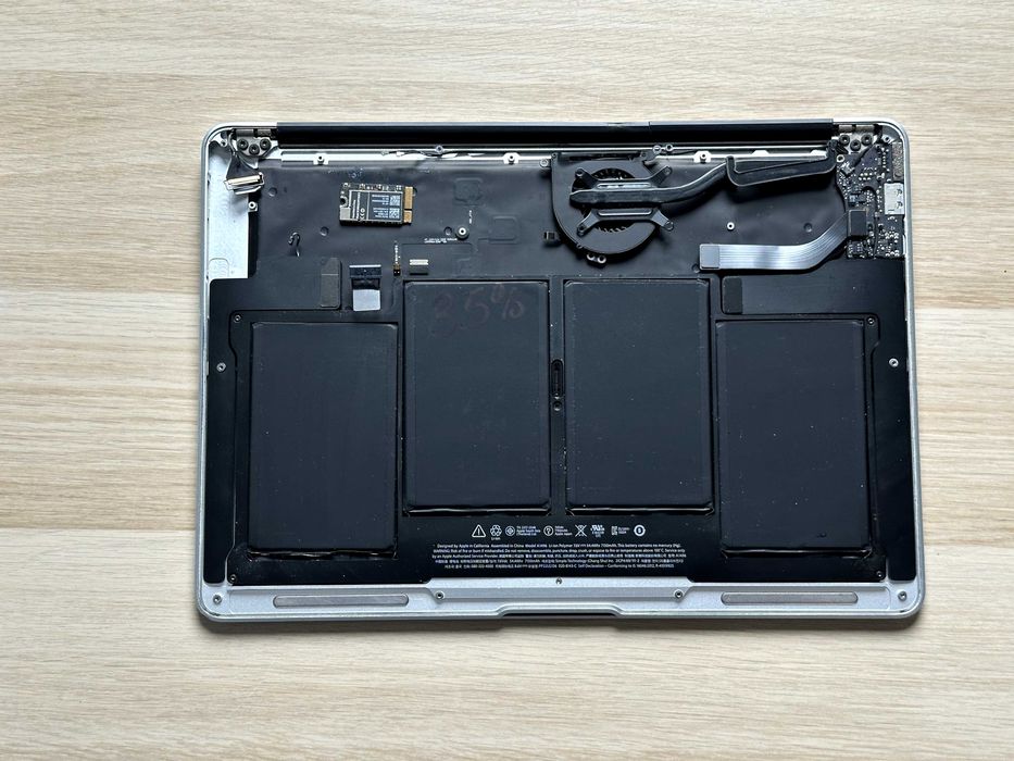 Topcase z ekranem MacBook Air 13" A1369 (2010–2011)