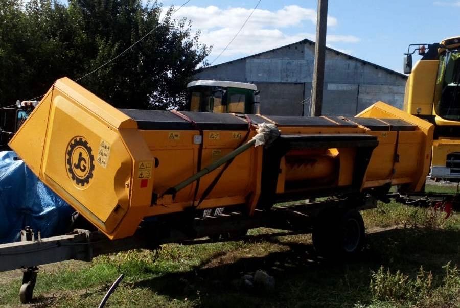 Комбайн New Holland TC5.90