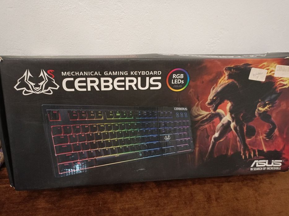 механическая игровая клавиатура ASUS Cerberus Mech RGB.