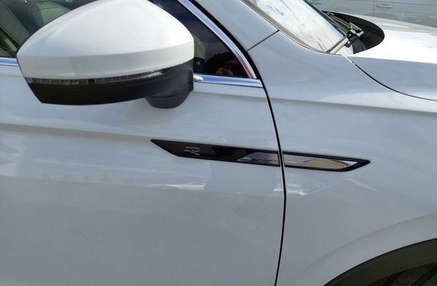 Молдинг R-line Tiguan Allspace Highline эмблема на крыло