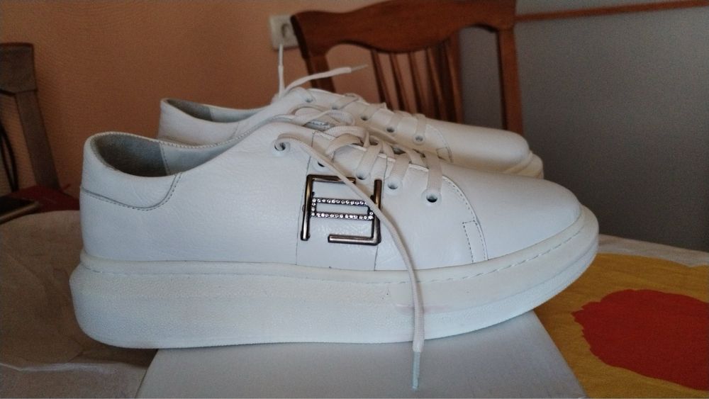 Жіночі кросівки з ортопедичними устілками