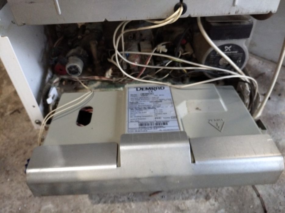 Двухконтурный газовый котел DEMRAD BK 0224CE Обслужен и настроен.