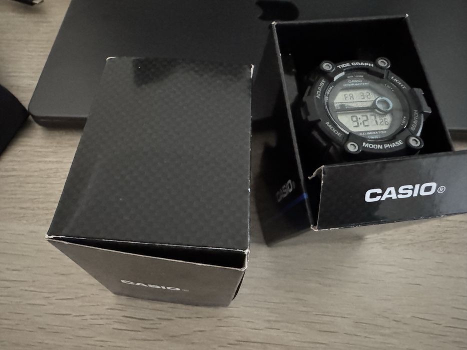 Relogio casio com marés e lua