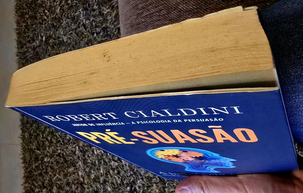 Livro "Pré-Suasão" de Robert Cialdini