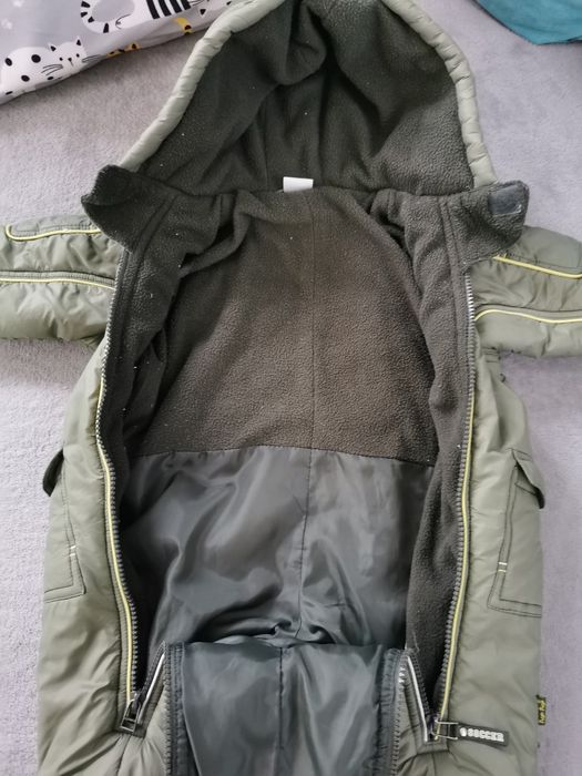 Kombinezon ocieplony z dopinanymi bucikami