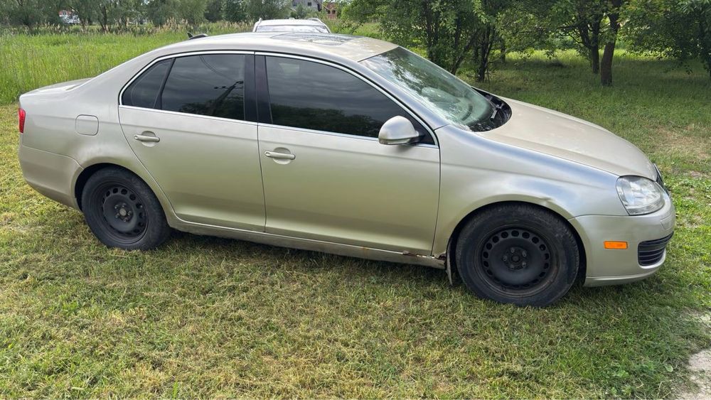 Volkswagen Jetta 2006 | 2.5 Бензин | АКПП |