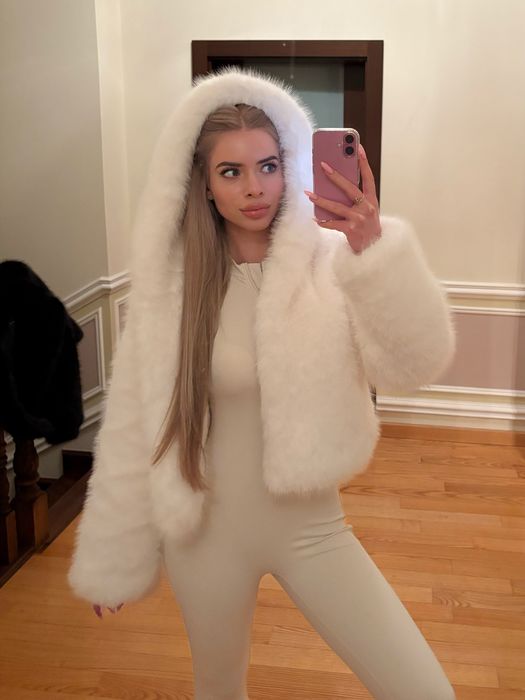 Трендова біла шубка з капюшоном як Zara, стильна біла еко шубка