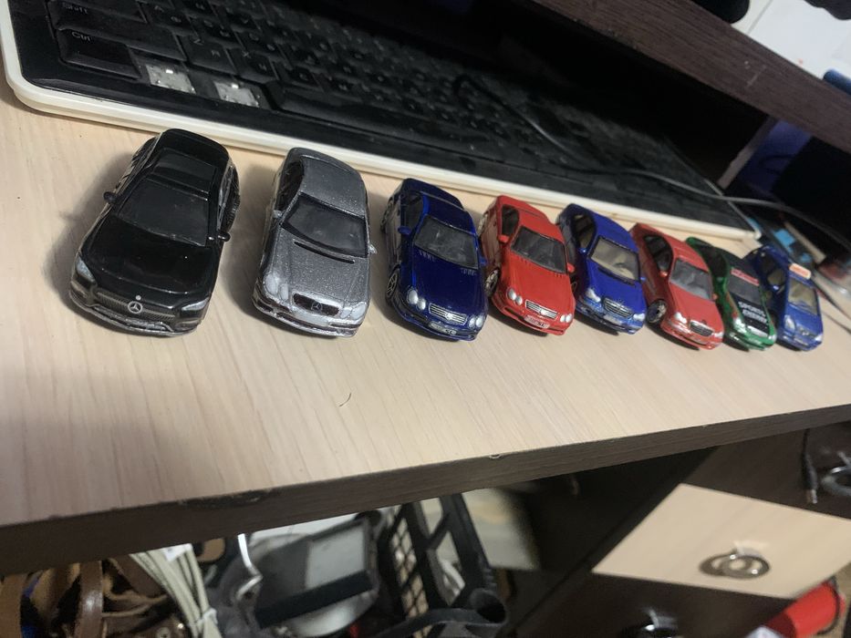 модель автомобиля Mercedes-Benz