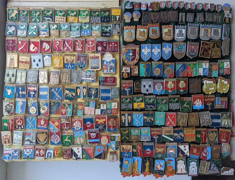 Значки із серій"Древний герб" (12штук),"Замки України" (5штук)