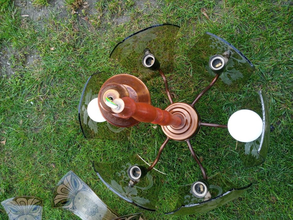 Stary żyrandol.     .