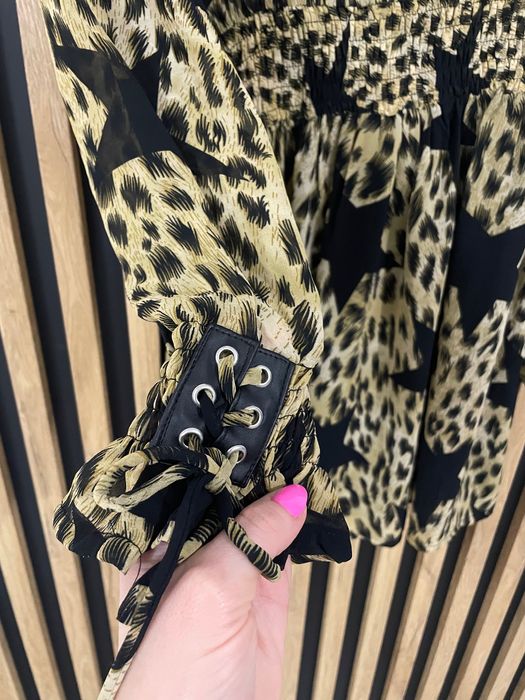 Sukienka w panterkę