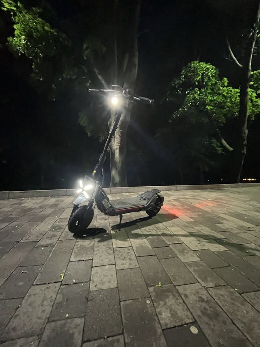 Электро самокат ninebot