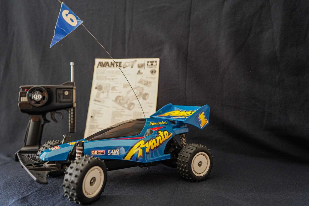 Carro telecomandado Tamiya Avante 2001 QD escala 1:14 (vintage)