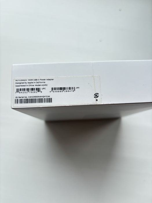 Зарядка Apple 140W USB-C A2452 для MacBook Pro Нова
