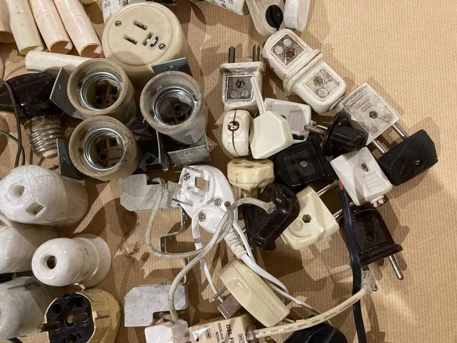 Material elétrico antigo