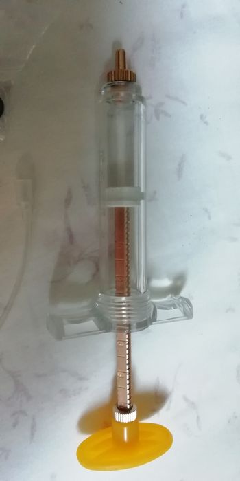 Seringas para criar aves à mão