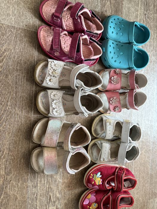 Дитяче взуття, босоніжки, кросівки, черевики 23-26