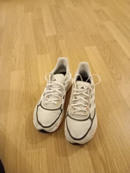 Кроссовки Адидас унисекс  в отличном состоянии