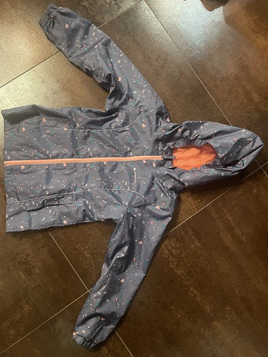 Kurtka przeciwwiattowa i przeciwdeszczowa 122