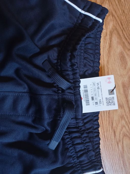 Spodnie dresowe zara 152 nowe z lampasem