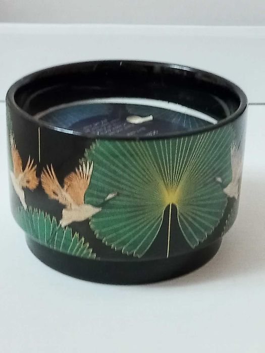 Ароматическая свеча Linen   в керамическом подсвечнике Журавли.Англия.