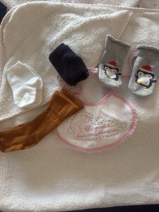 Conjunto cama bebé (lencol - de baixo e de cima, fronha)