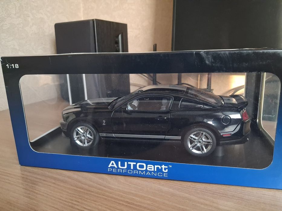 Продам модель Autoart 2010 Shelby GT500 1/18
