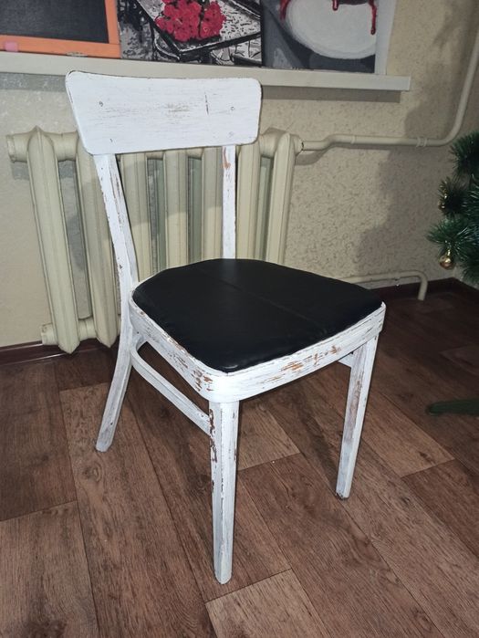 Стул из натурального дерева