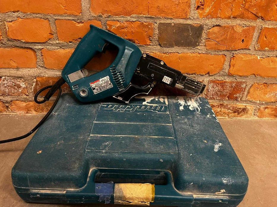 Makita 6834 – wkrętarka taśmowa + walizka
