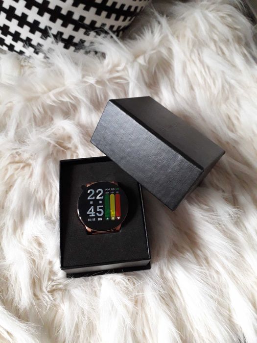 Smart Watch Rose Gold Elegant NOVO《Oriflame》