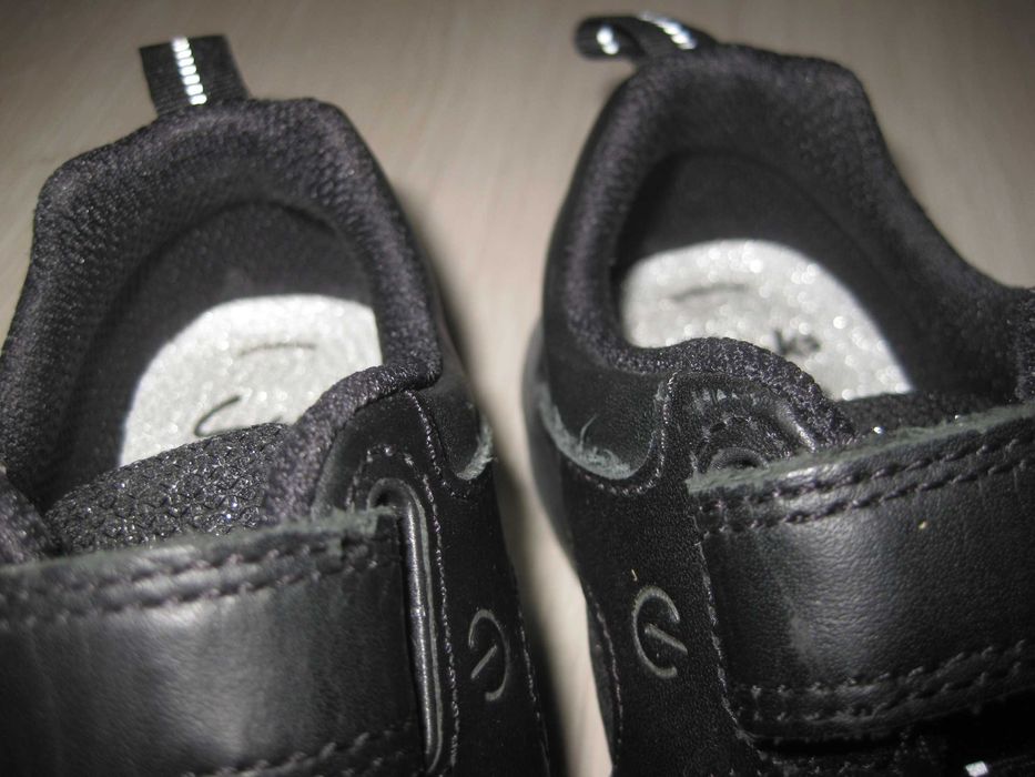 17,5 см устілка, шкіряні туфлі з мигалками Clarks дівчинці