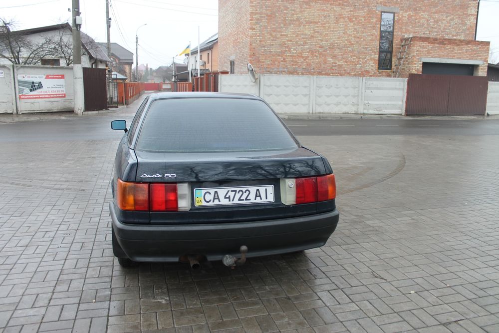 Audi 80 1.8        .