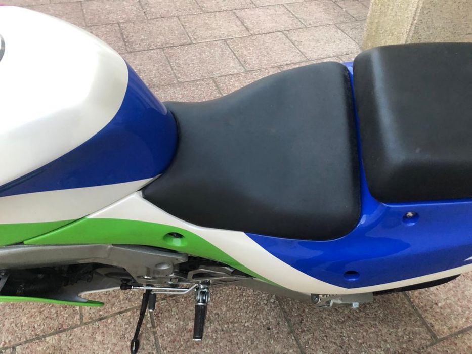 Kawasaki ZX-7, mota está muito boa