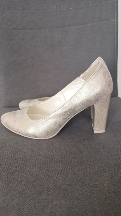 Buty w kolorze złotym r.39