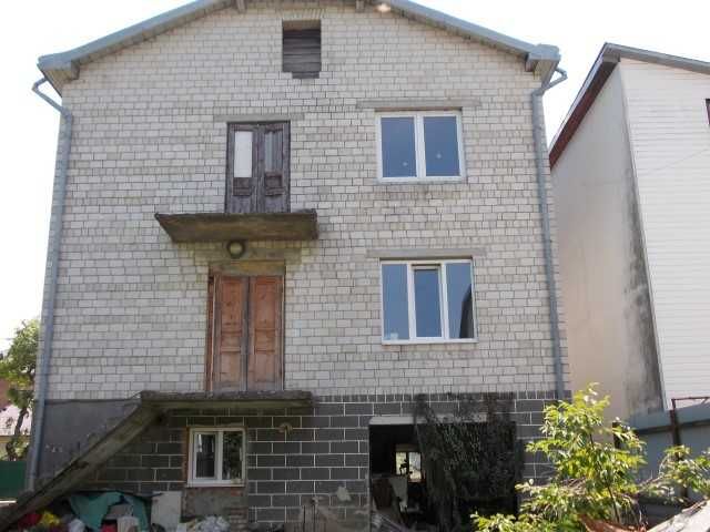 Продам частину будинку м.Самбір