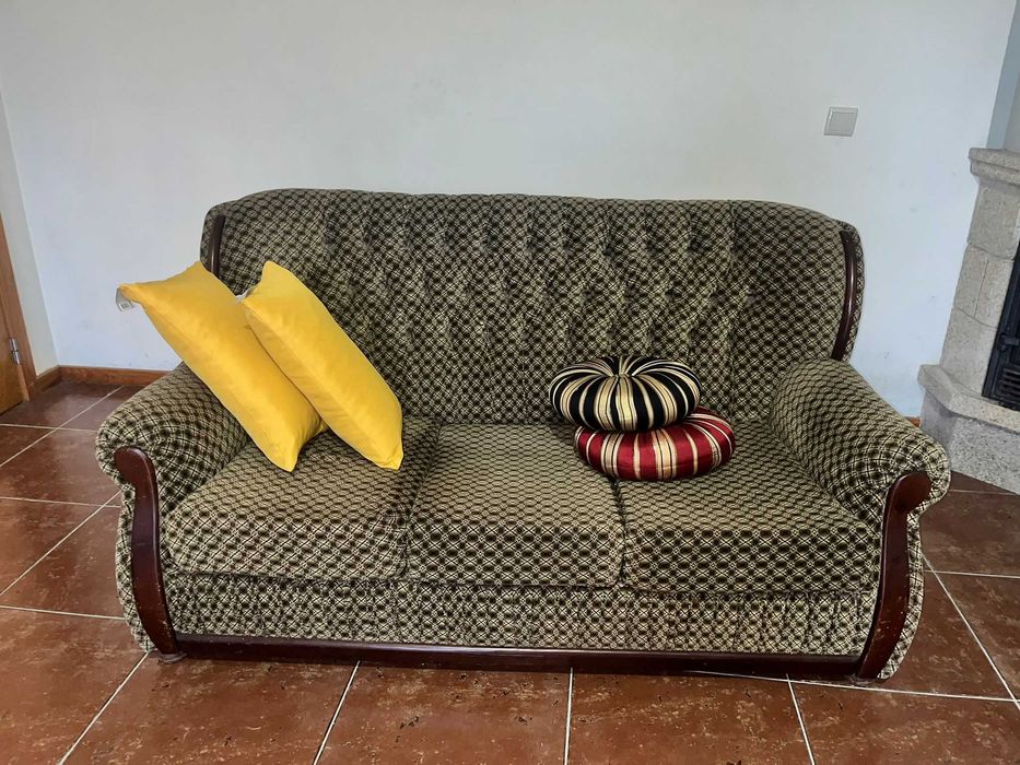 Conjunto de Sofás e mesa de centro