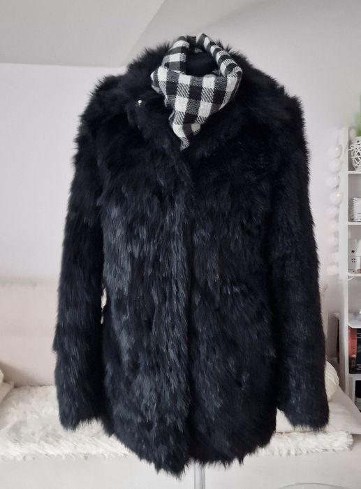 Czarne sztuczne futerko " H&M".