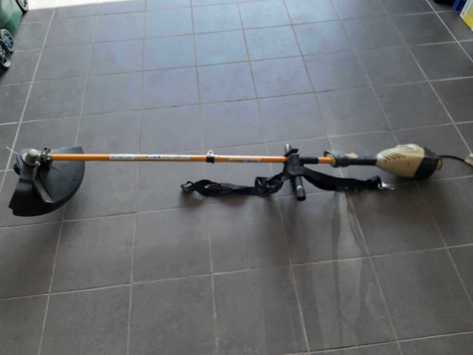 Podkaszarka Ryobi RBC 1000EX do trawników i łąk