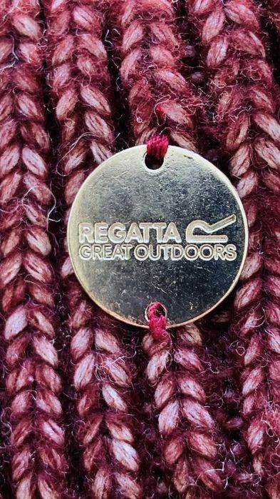 Шапка від бренду Regata