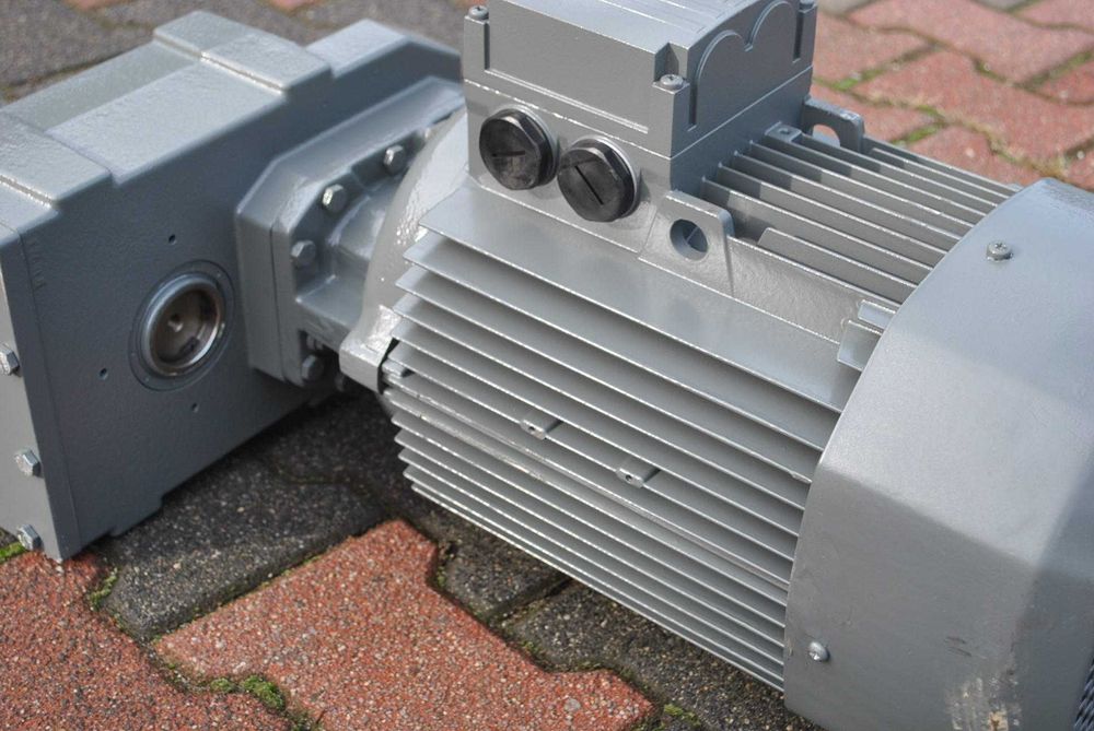 Motoreduktor 4kw. 160obr./min.. Firmy Bonfiglioli