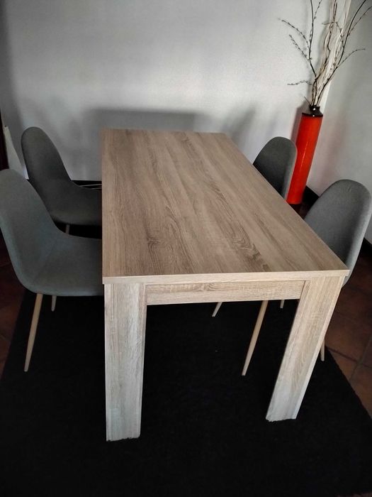 Mesa de Jantar com cadeiras