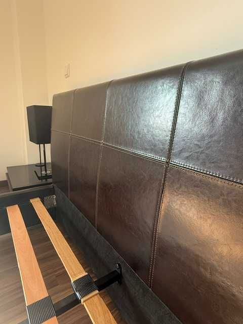 Quarto em preto/wengue (Cama, cómoda, mesas de cabeceira)