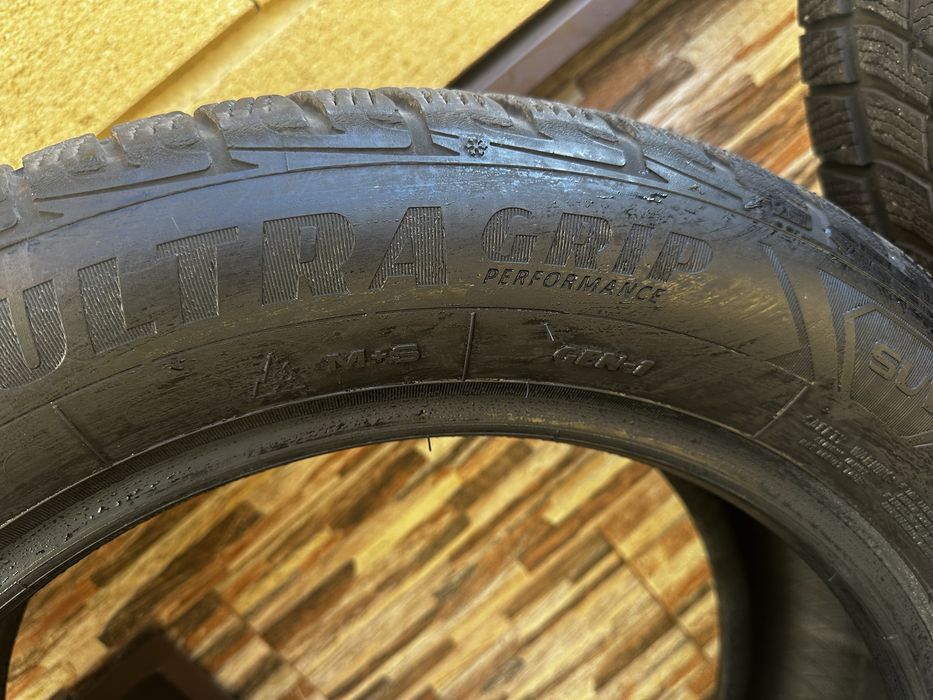Зимние шины Goodyear UltraGrip Performance + SUV 235/55 R18 104H XL
