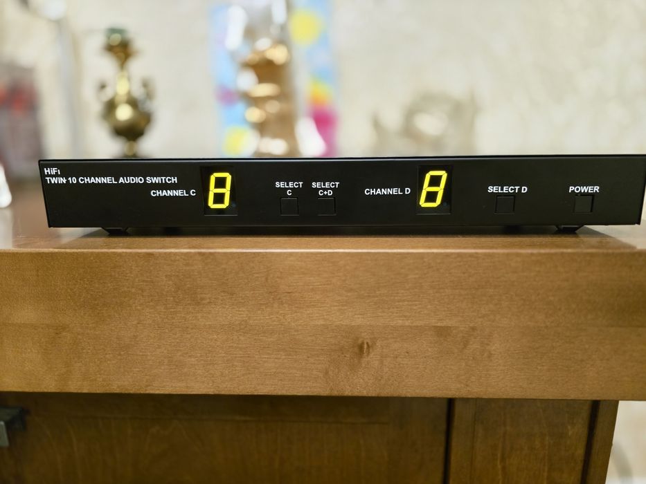 Аудіо комутатор світч RCA. Аудио коммутатор audio switch  на реле.