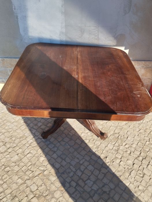 Mesa madeira maciça com pé trabalhado